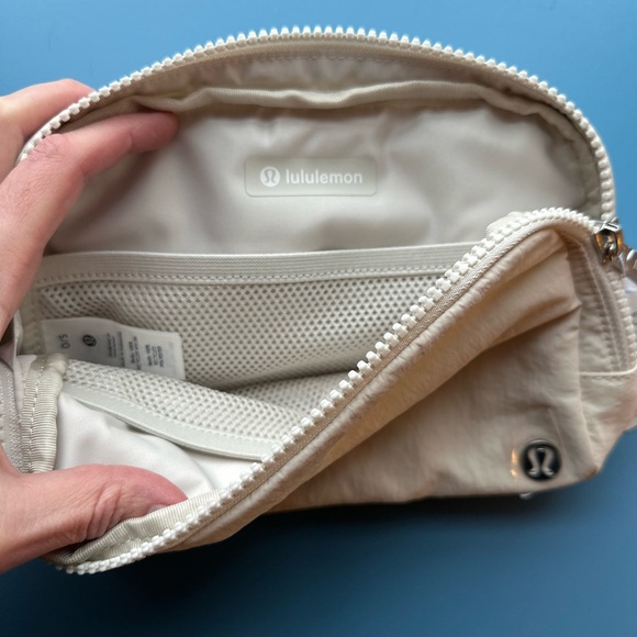 NWT Lulu Off-white Large Everywhere Belt Bag - Picture 5 of 8